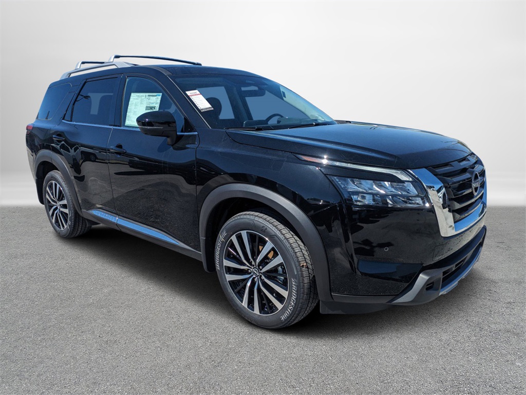 2025 Nissan Pathfinder Platinum photo 2