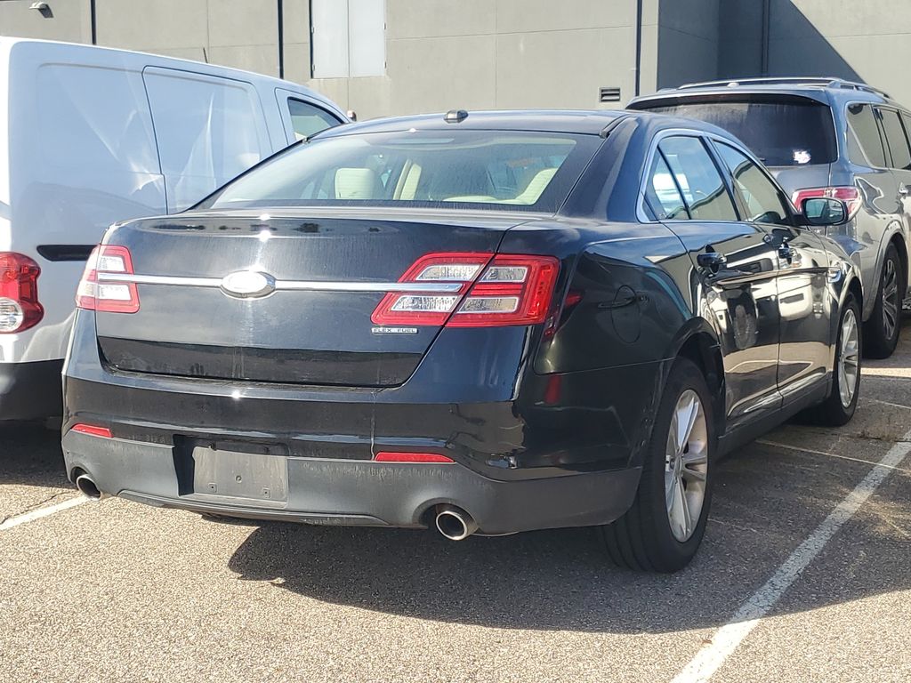 2017 Ford Taurus SE photo 3