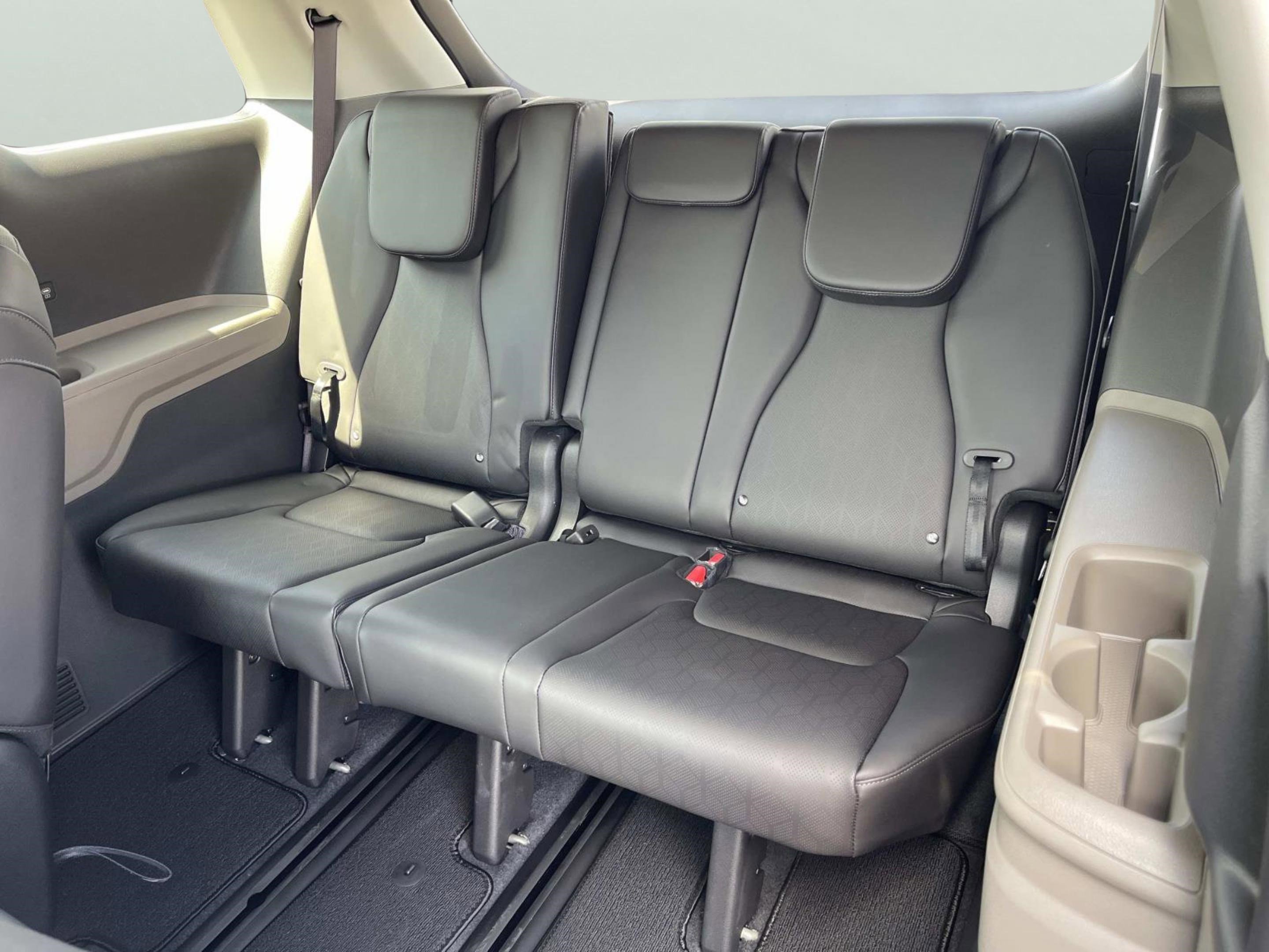 2025 Kia Carnival LXS photo 14