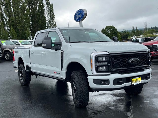2025 Ford F-350 Lariat photo 3