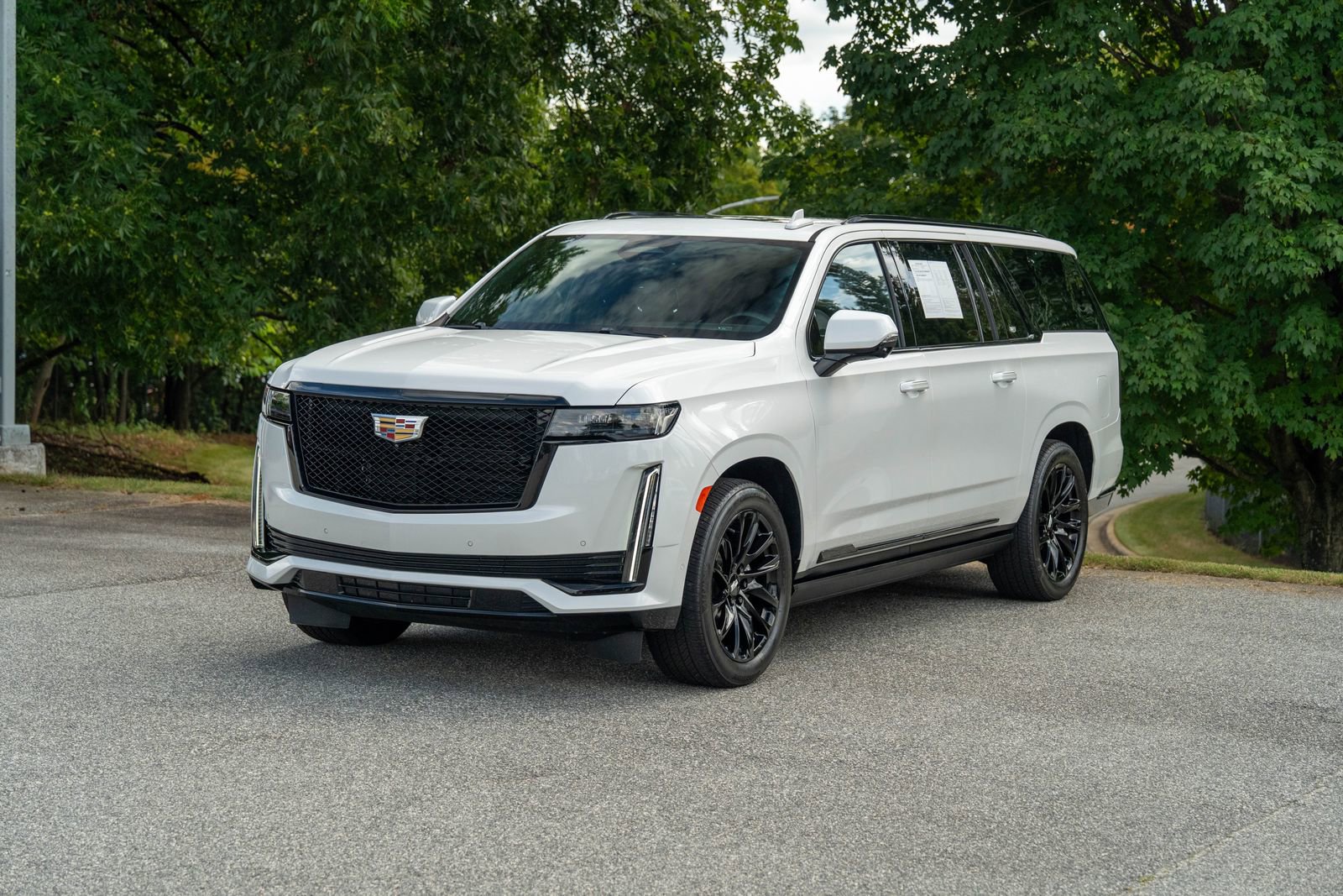 2023 Cadillac Escalade ESV Sport photo 4