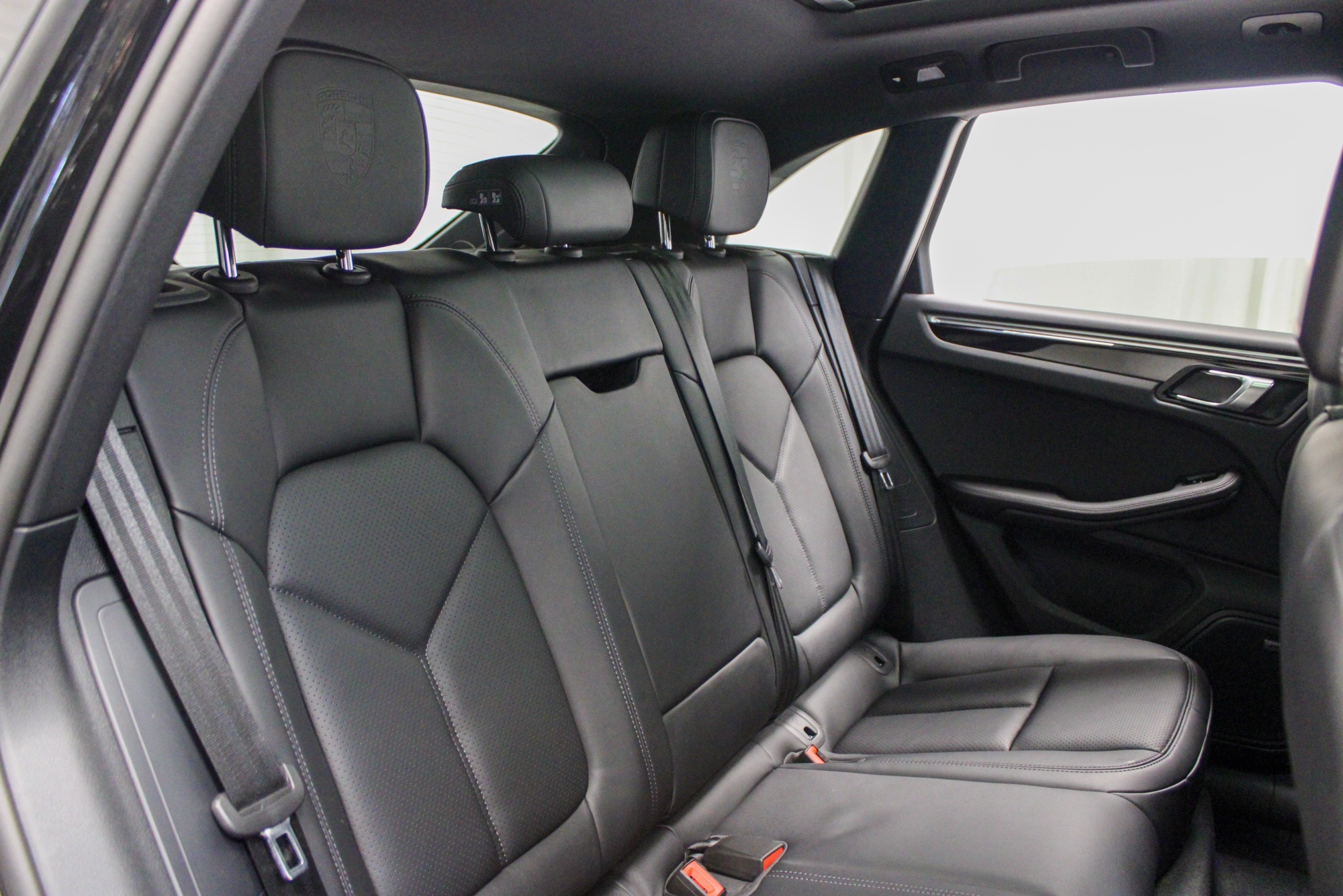 2025 Porsche Macan Base photo 26