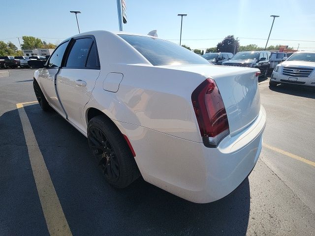 2016 Chrysler 300 S photo 4