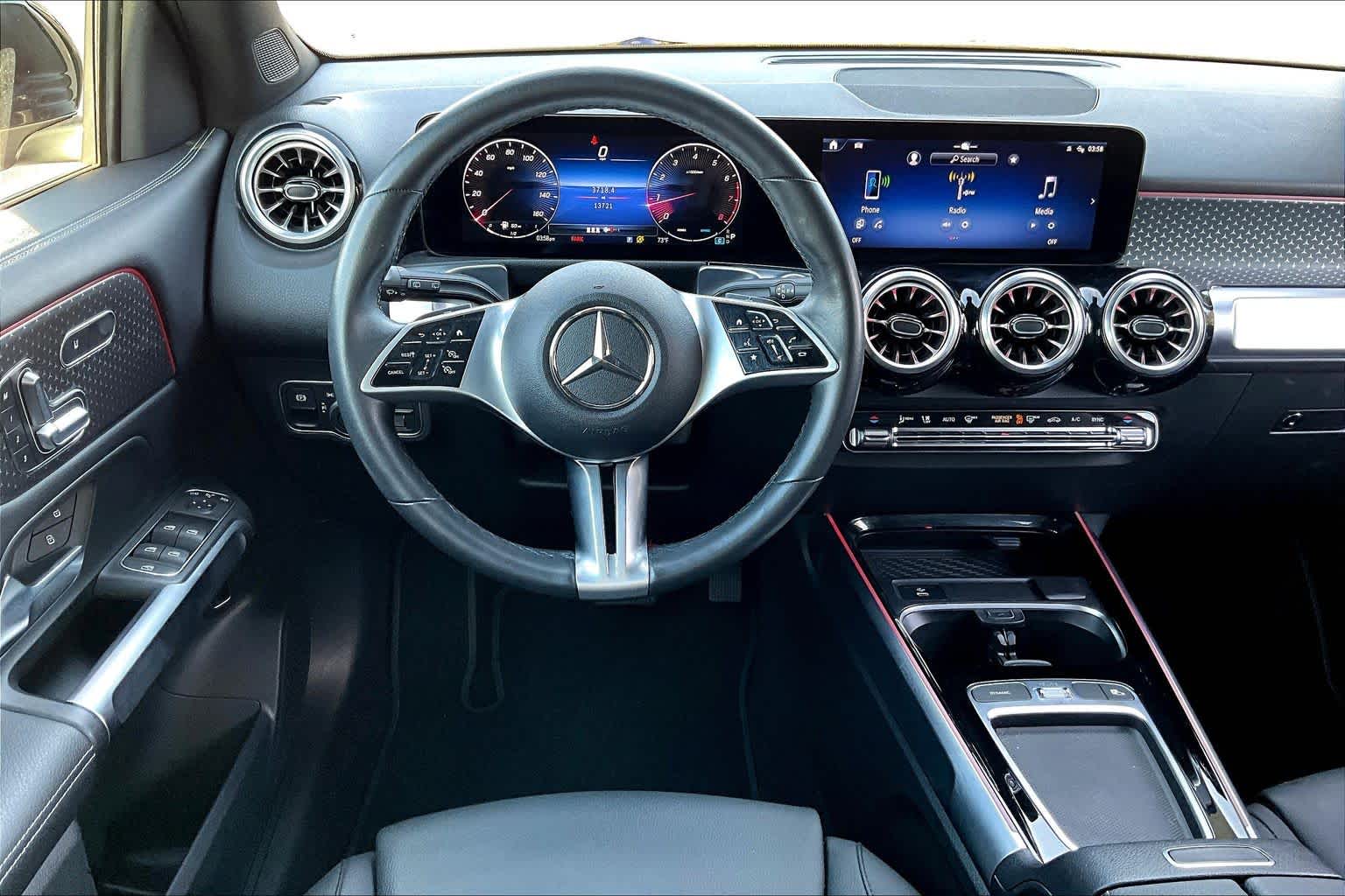 2024 Mercedes Benz GLB 250 photo 4