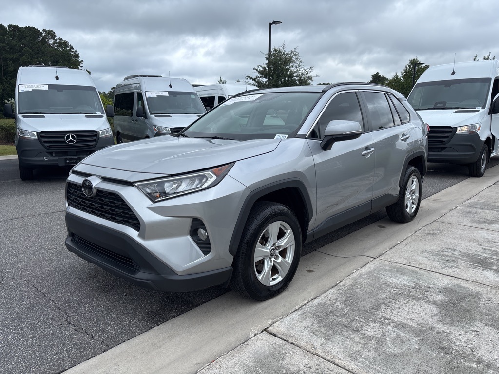 2020 Toyota RAV4 XLE photo 2