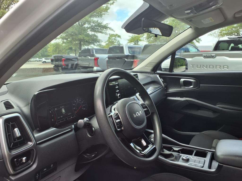 2022 Kia Sorento LX photo 13