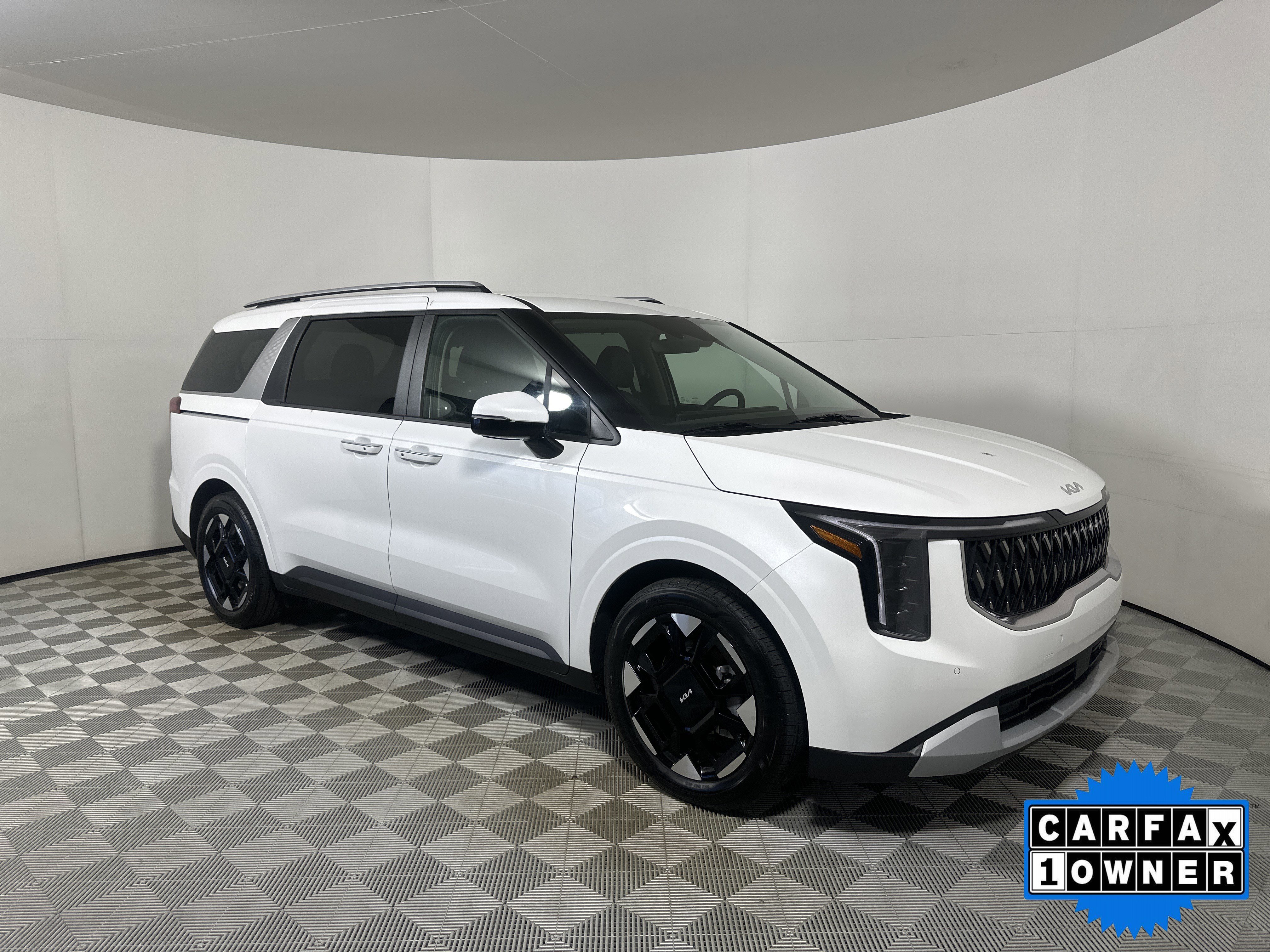 2026 Kia Carnival EX's photo