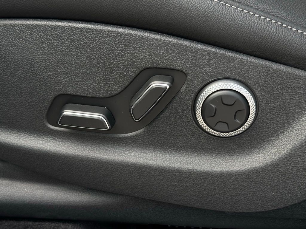 2025 Genesis GV80 2.5T AWD photo 25