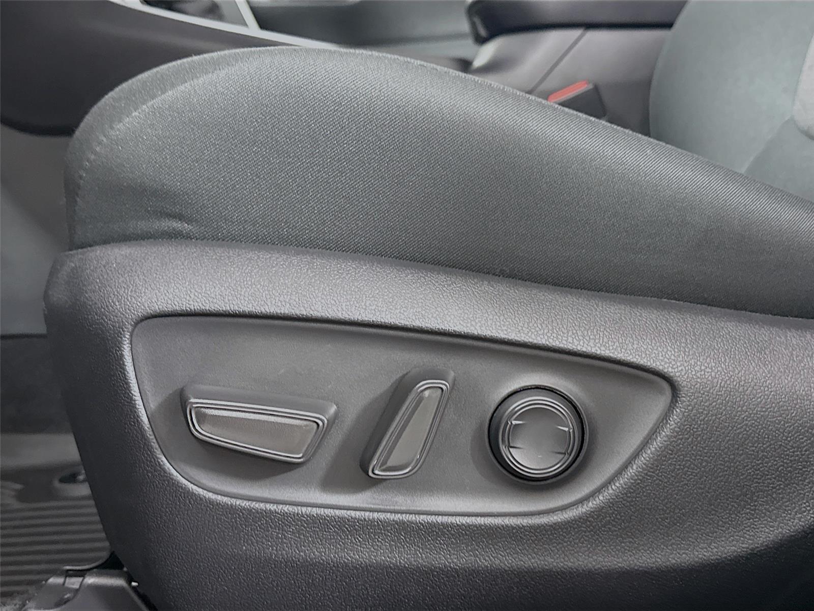 2024 Toyota RAV4 Hybrid XLE photo 27