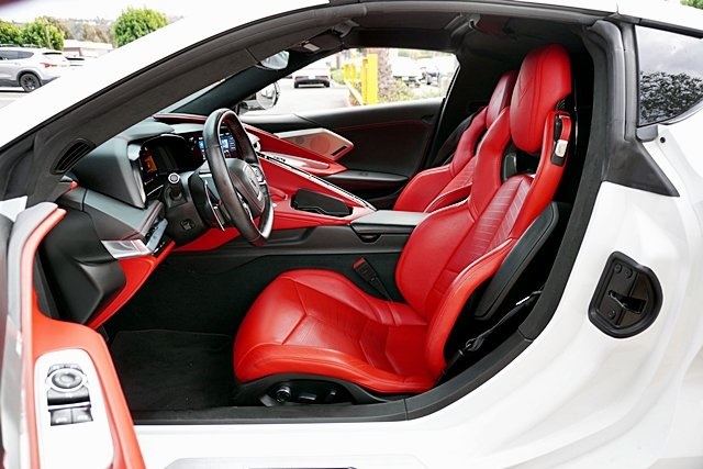 Used 2021 White Chevrolet Stingray image 17