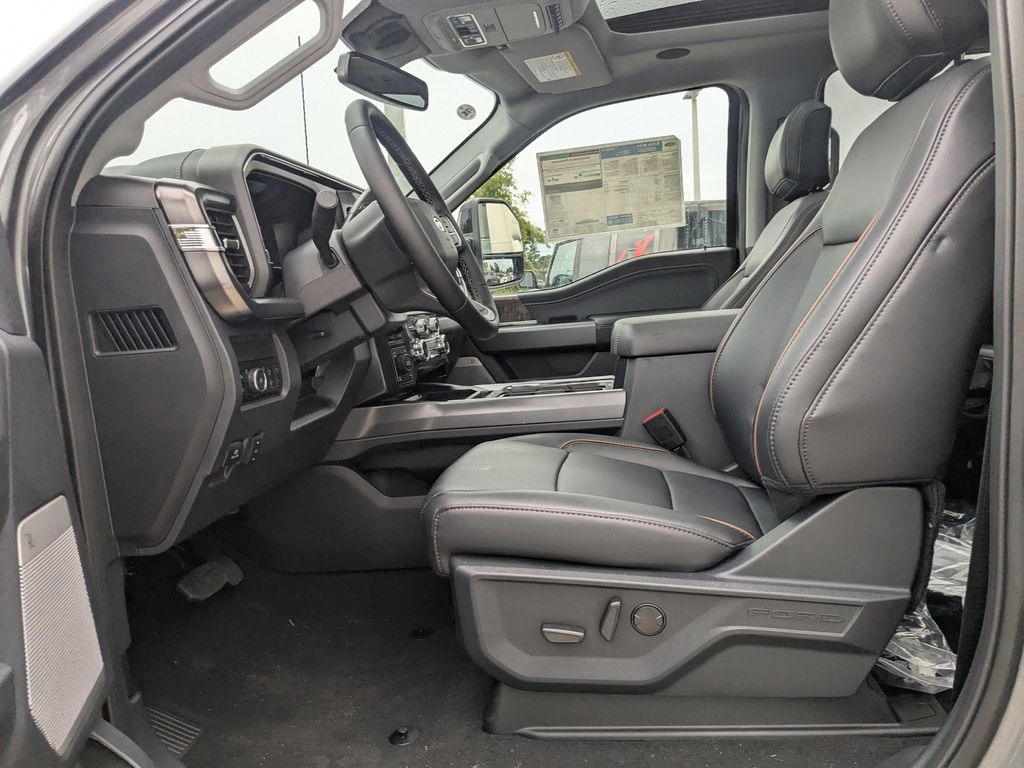 2025 Ford F-250 Lariat photo 13