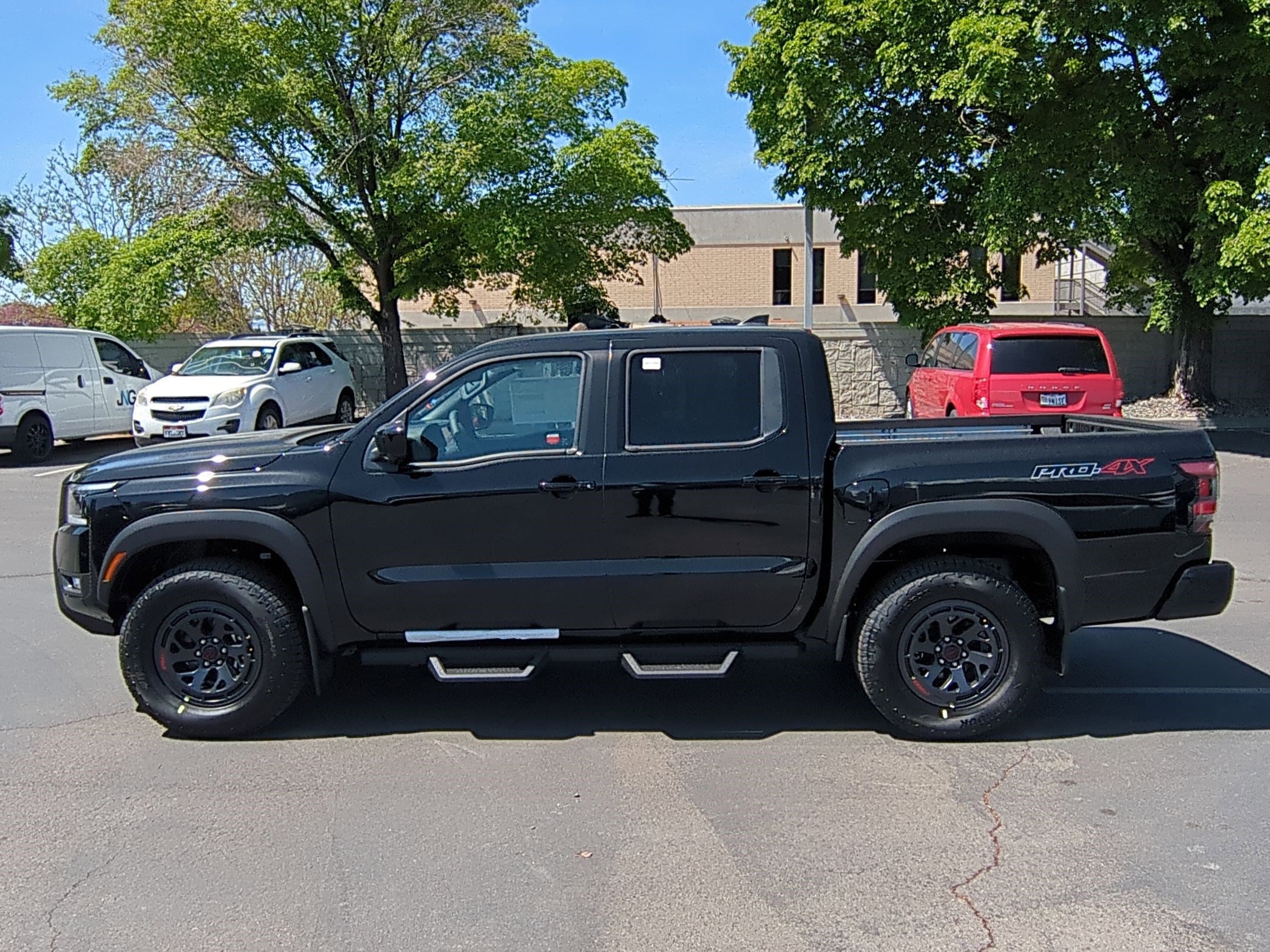 2025 Nissan Frontier PRO-4X photo 6