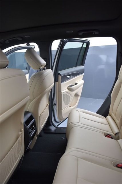 2025 Jeep Grand Cherokee Limited photo 4