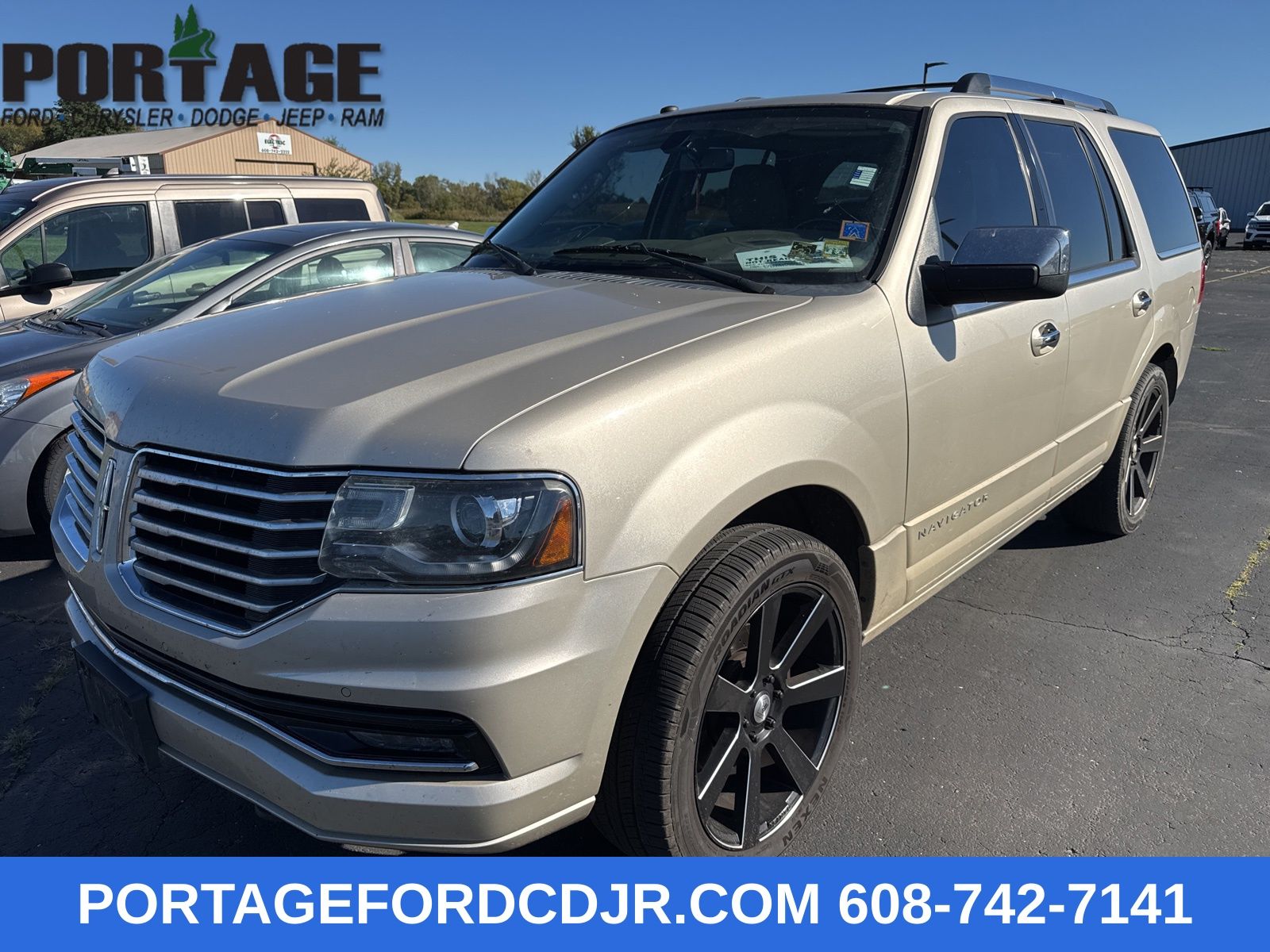2017 Lincoln Navigator Select photo 4