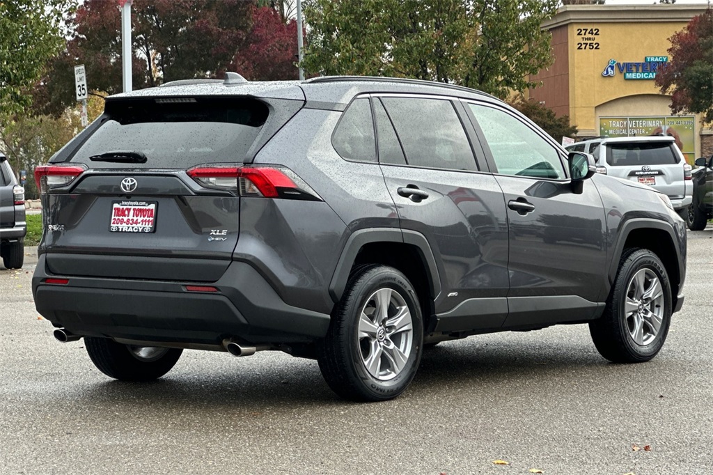 2025 Toyota RAV4 Hybrid XLE photo 4