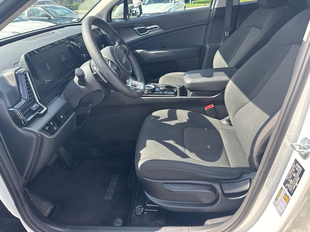 2023 Kia Sportage Hybrid LX photo 9