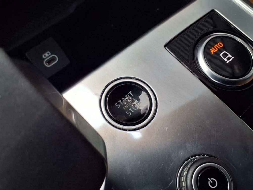 2023 Land Rover Range Rover SE photo 13