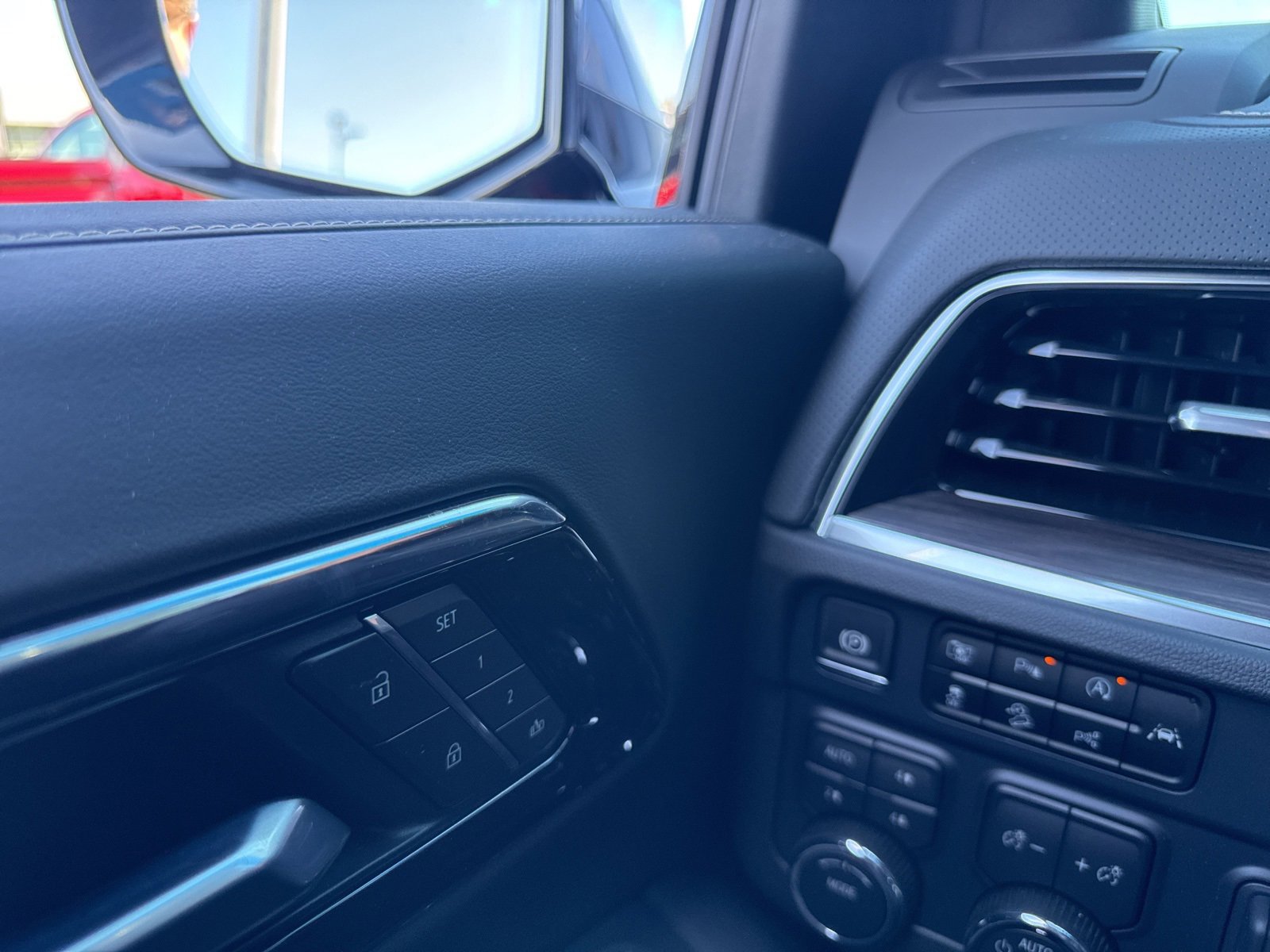 2025 Chevrolet Tahoe Premier photo 38