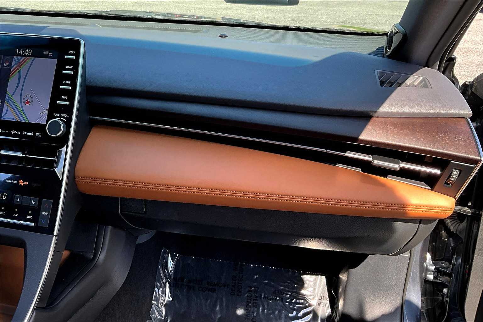 2020 Toyota Avalon Limited photo 16