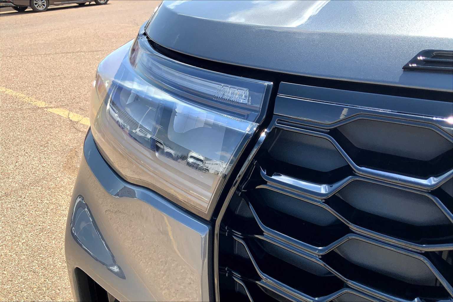 2025 Ford Explorer ST photo 13