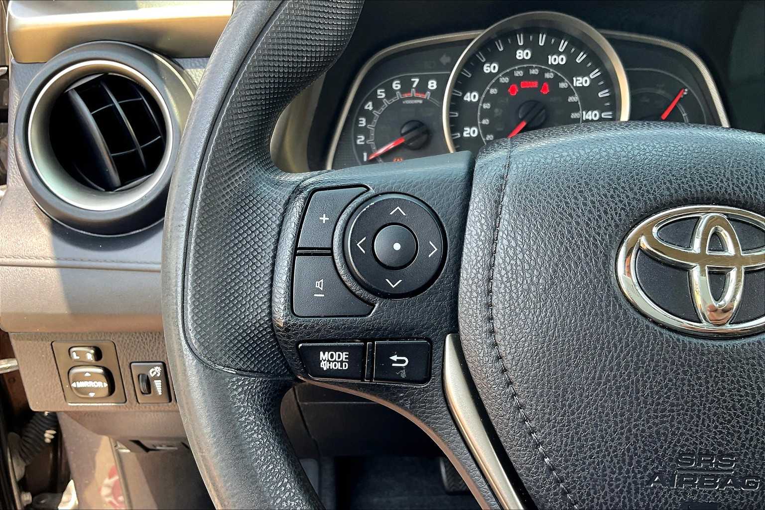 2015 Toyota RAV4 LE photo 20
