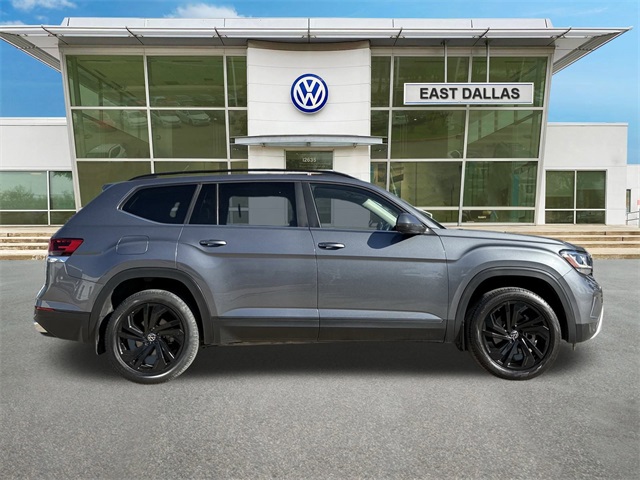 2022 Volkswagen Atlas SE Technology photo 2
