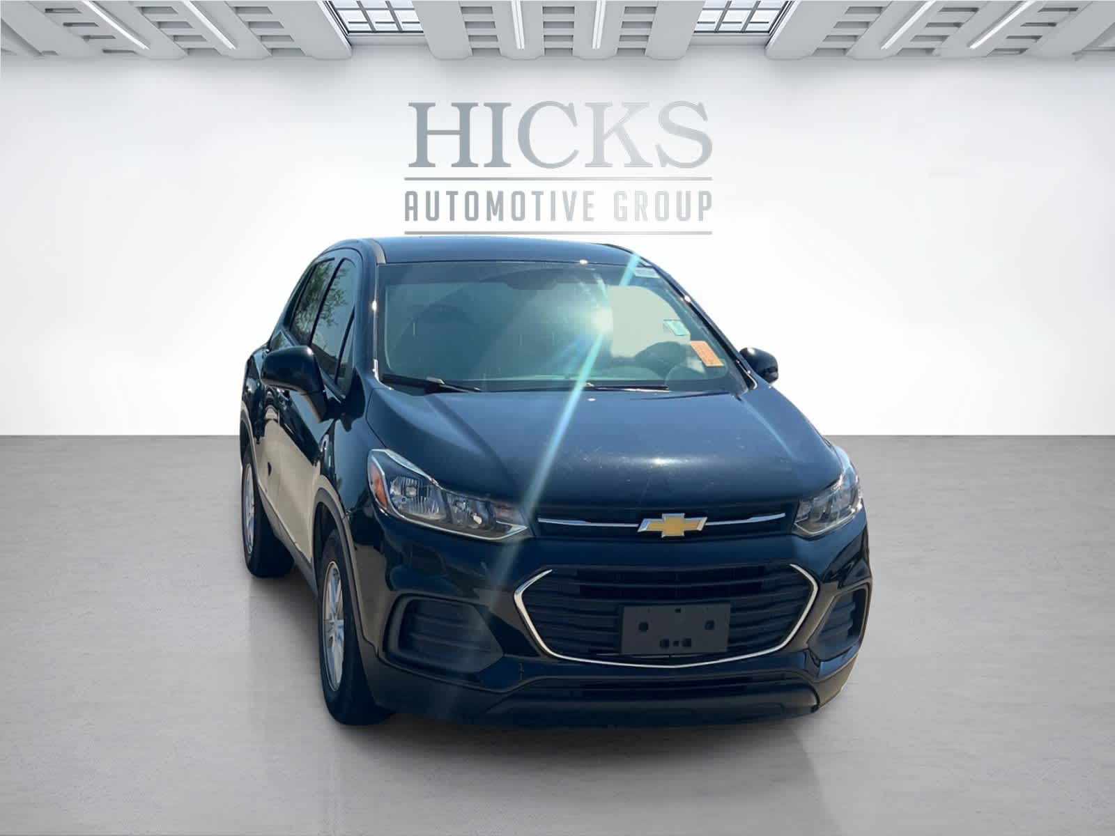 2022 Chevrolet Trax LS photo 3