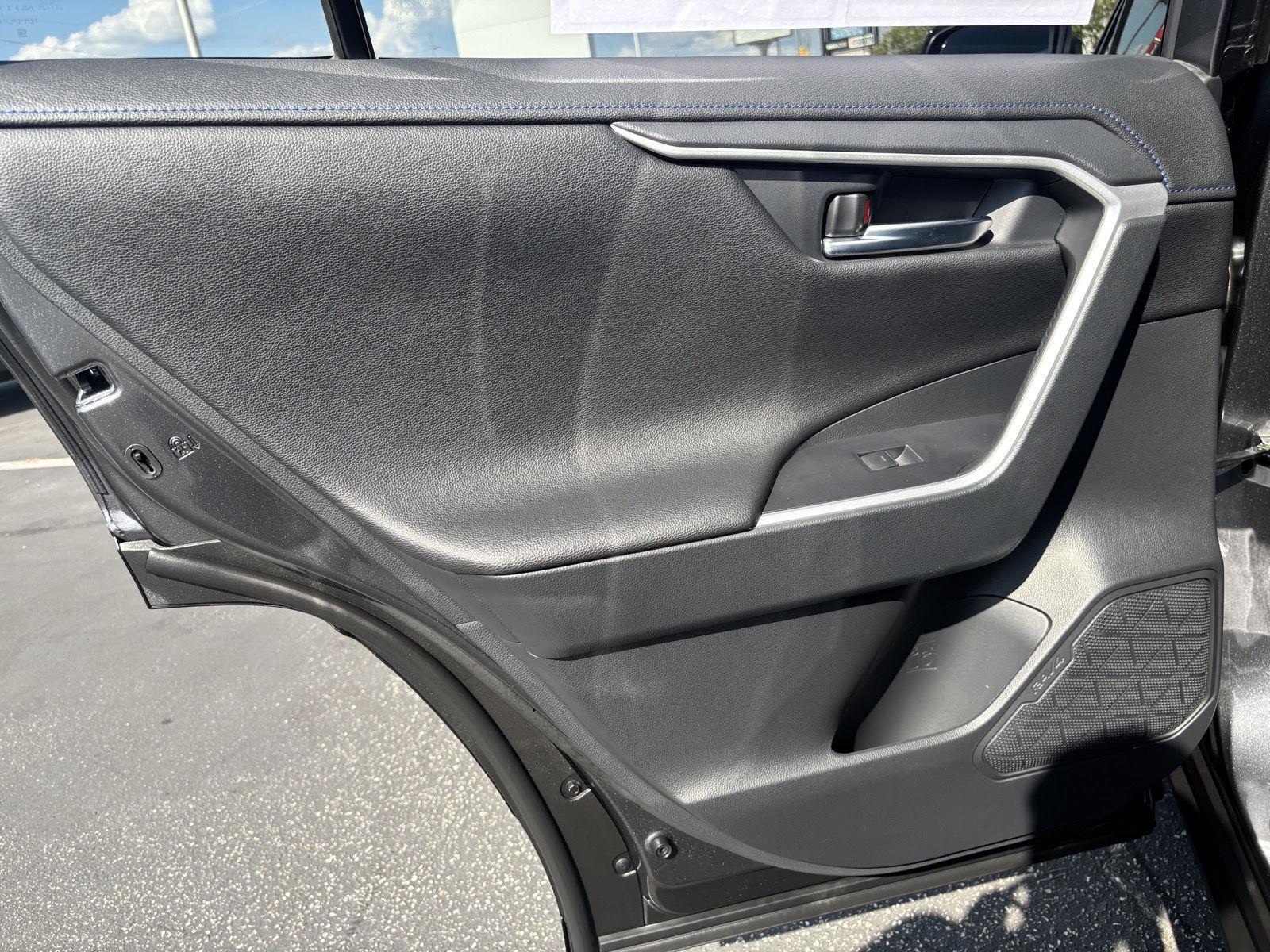 2023 Toyota RAV4 Hybrid XSE photo 21