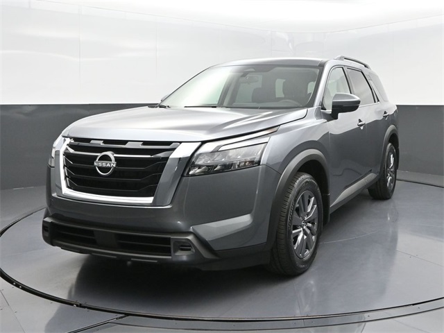 2025 Nissan Pathfinder SV's photo