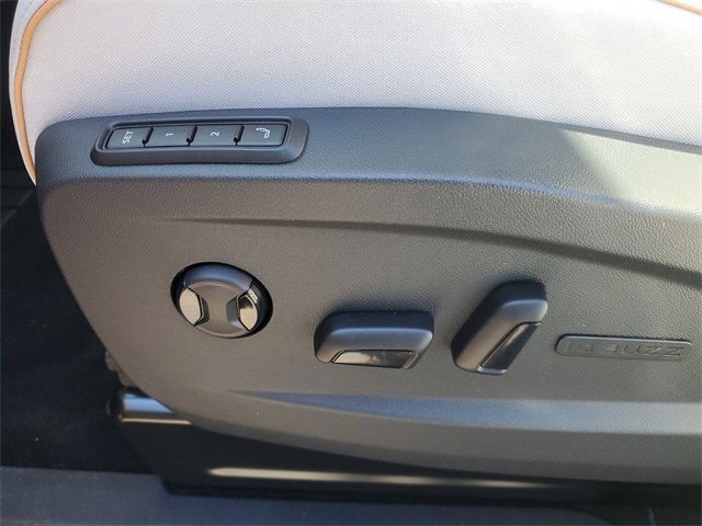 2025 Volkswagen ID. Buzz photo 21