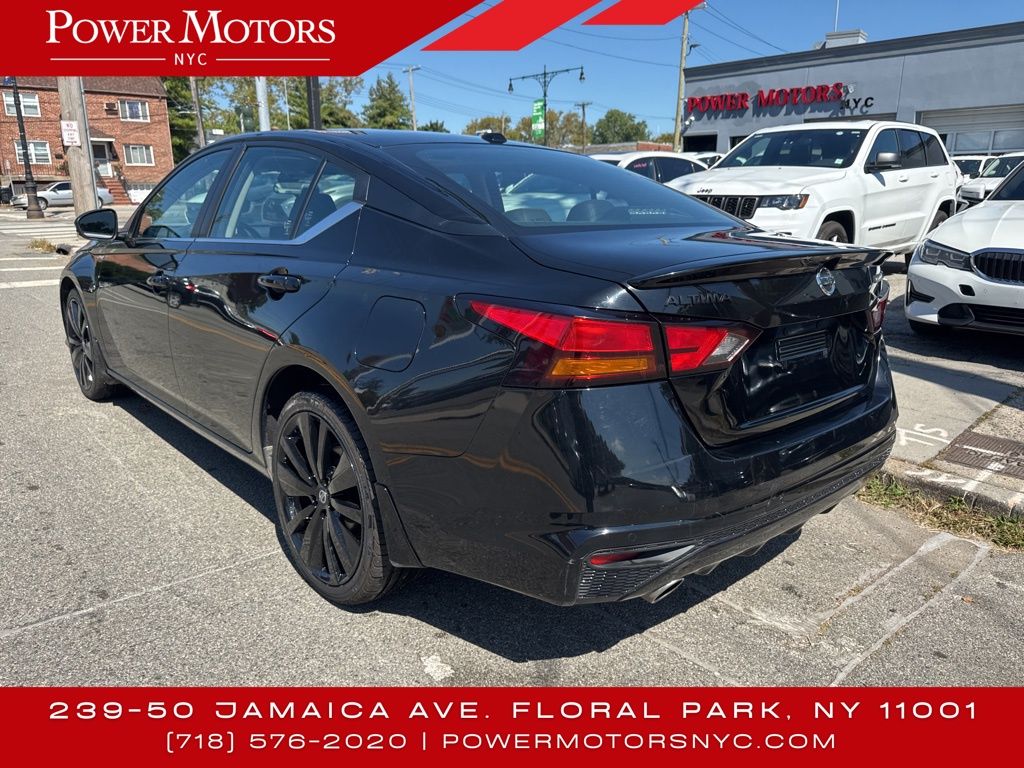 2022 Nissan Altima 2.5 SR photo 3