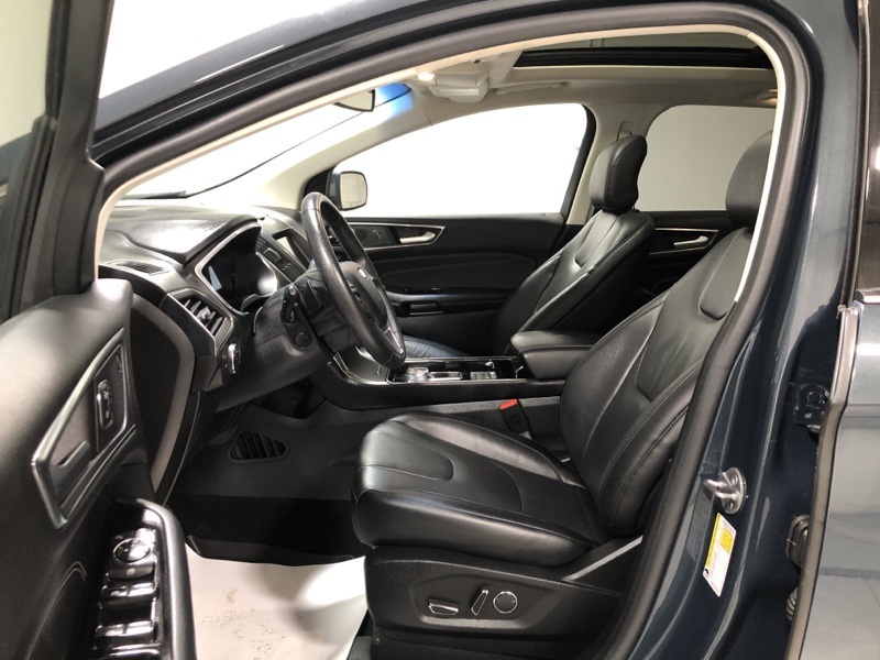 2019 Ford Edge Titanium photo 17