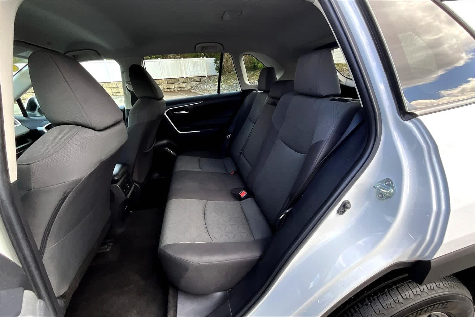 2023 Toyota RAV4 XLE photo 13