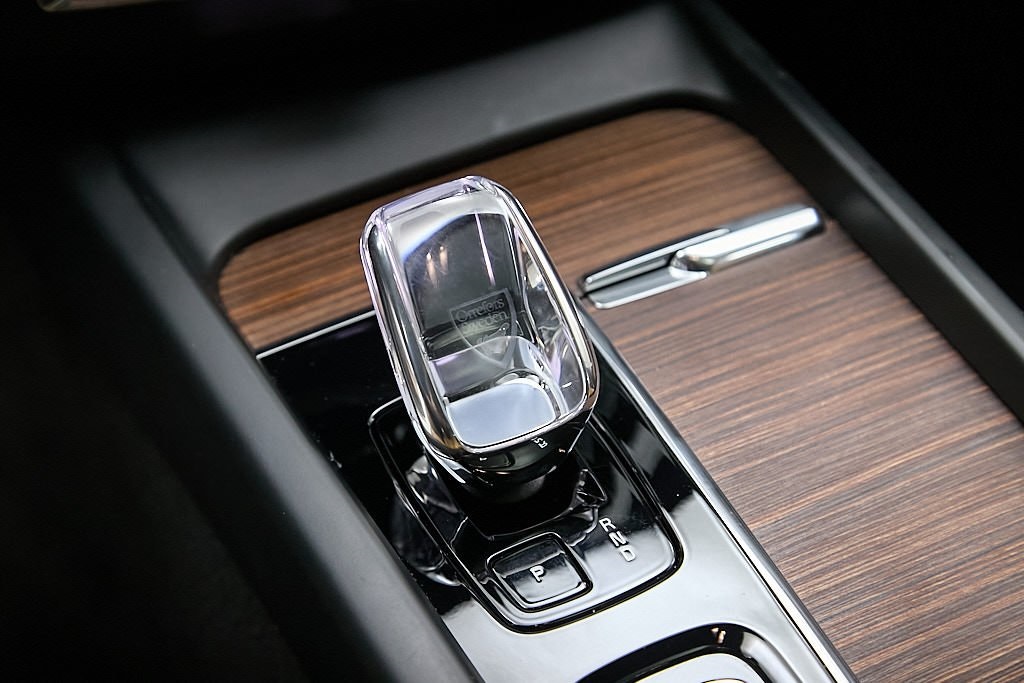 2023 VOLVO XC60 - Image 20