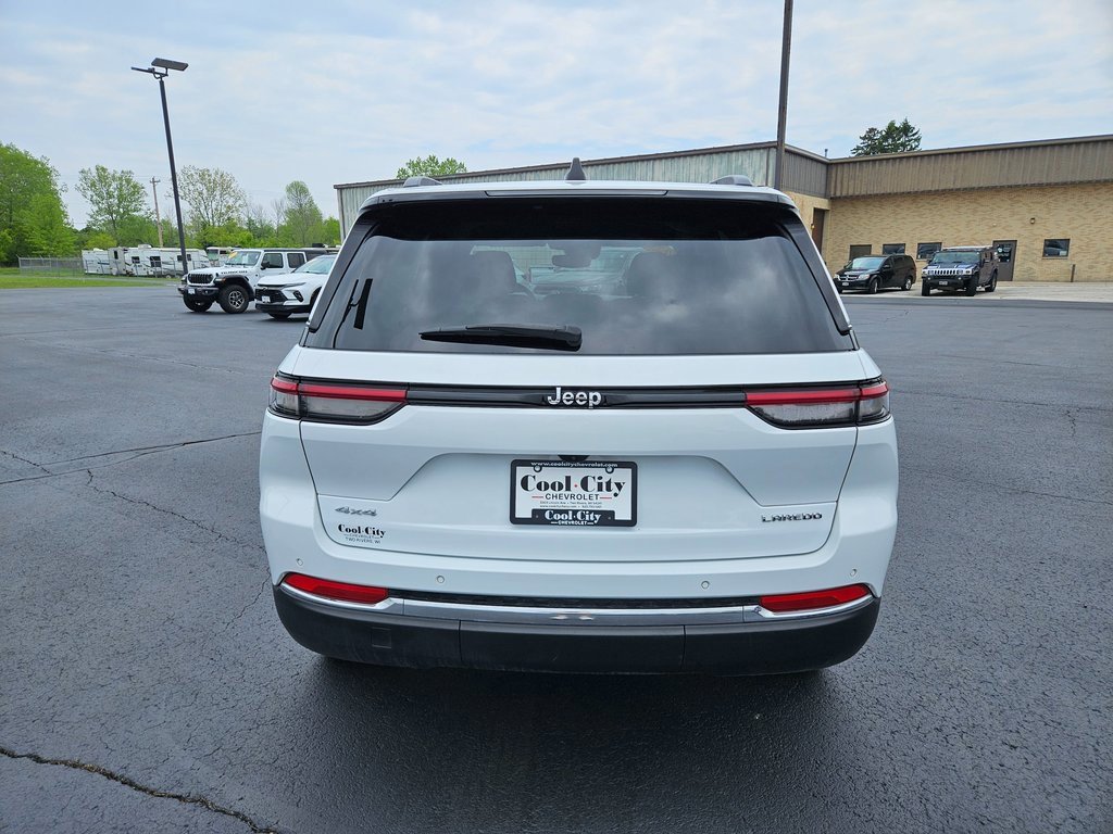 2023 Jeep Grand Cherokee Laredo photo 2