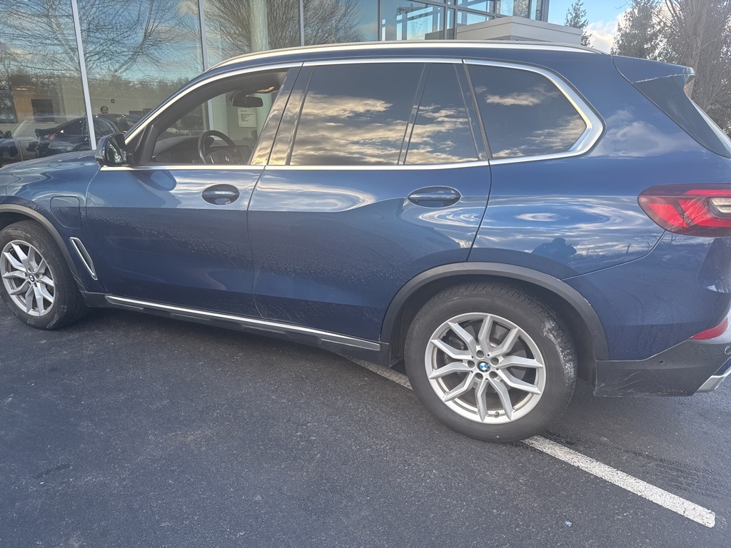 2021 BMW X5 45e's photo