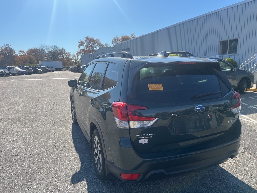 2023 Subaru Forester Premium photo 2