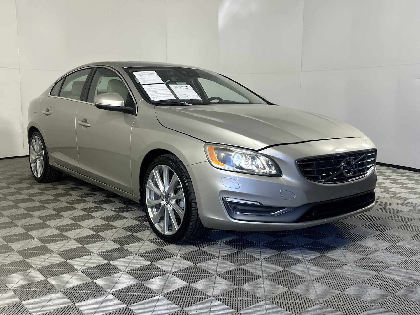 2018 Volvo S60 Inscription Platinum's photo
