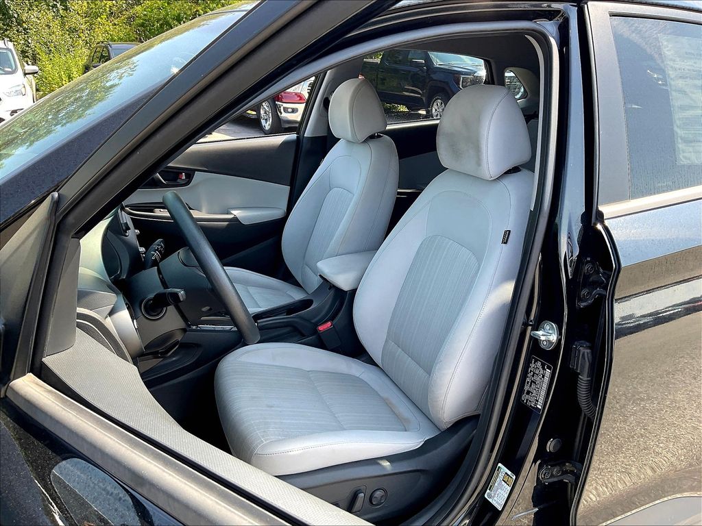 2023 Hyundai Kona SEL photo 9