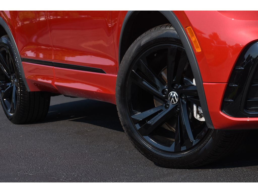 2024 Volkswagen Tiguan SE R-Line Black photo 10