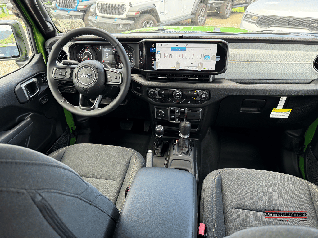 2025 Jeep Wrangler photo 4