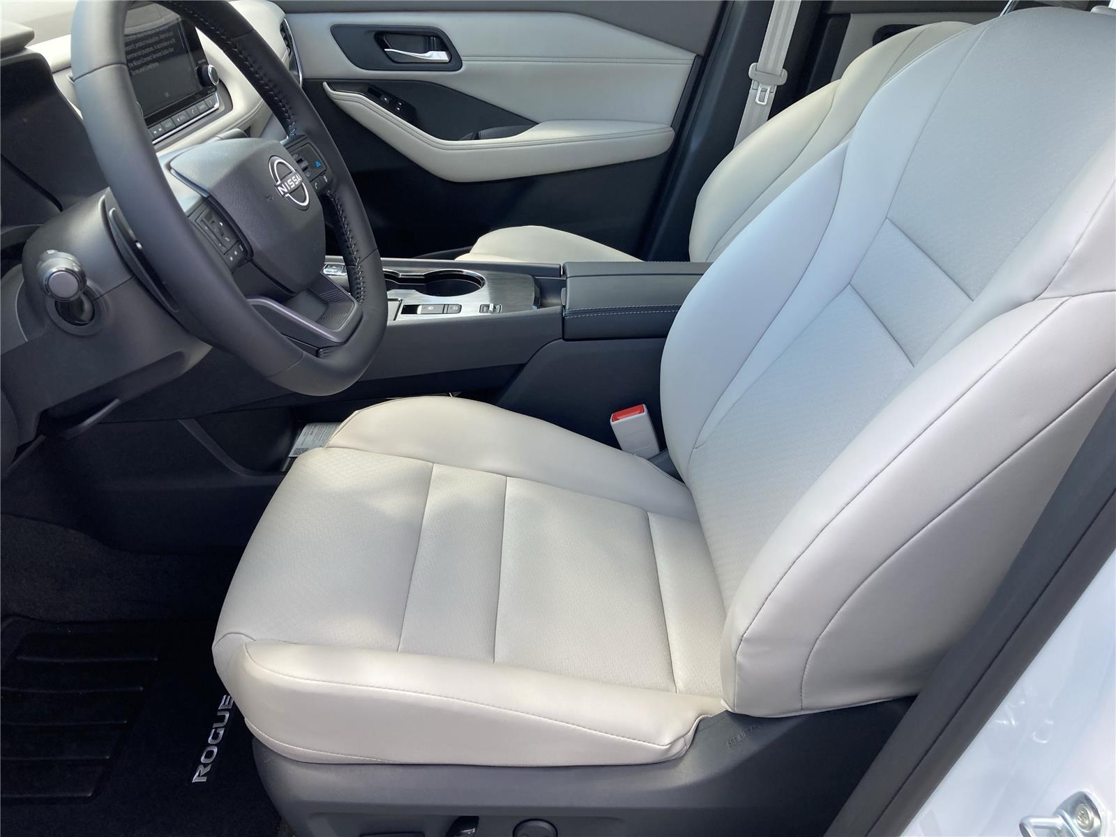 2026 Nissan Rogue SV photo 22