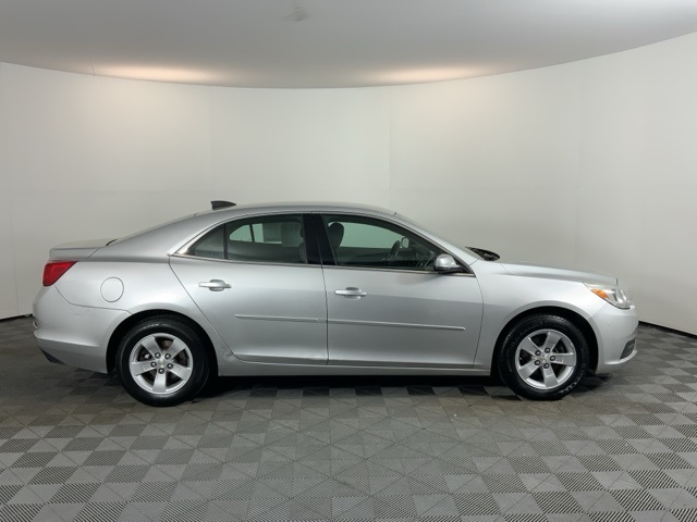 2015 Chevrolet Malibu LS photo 4