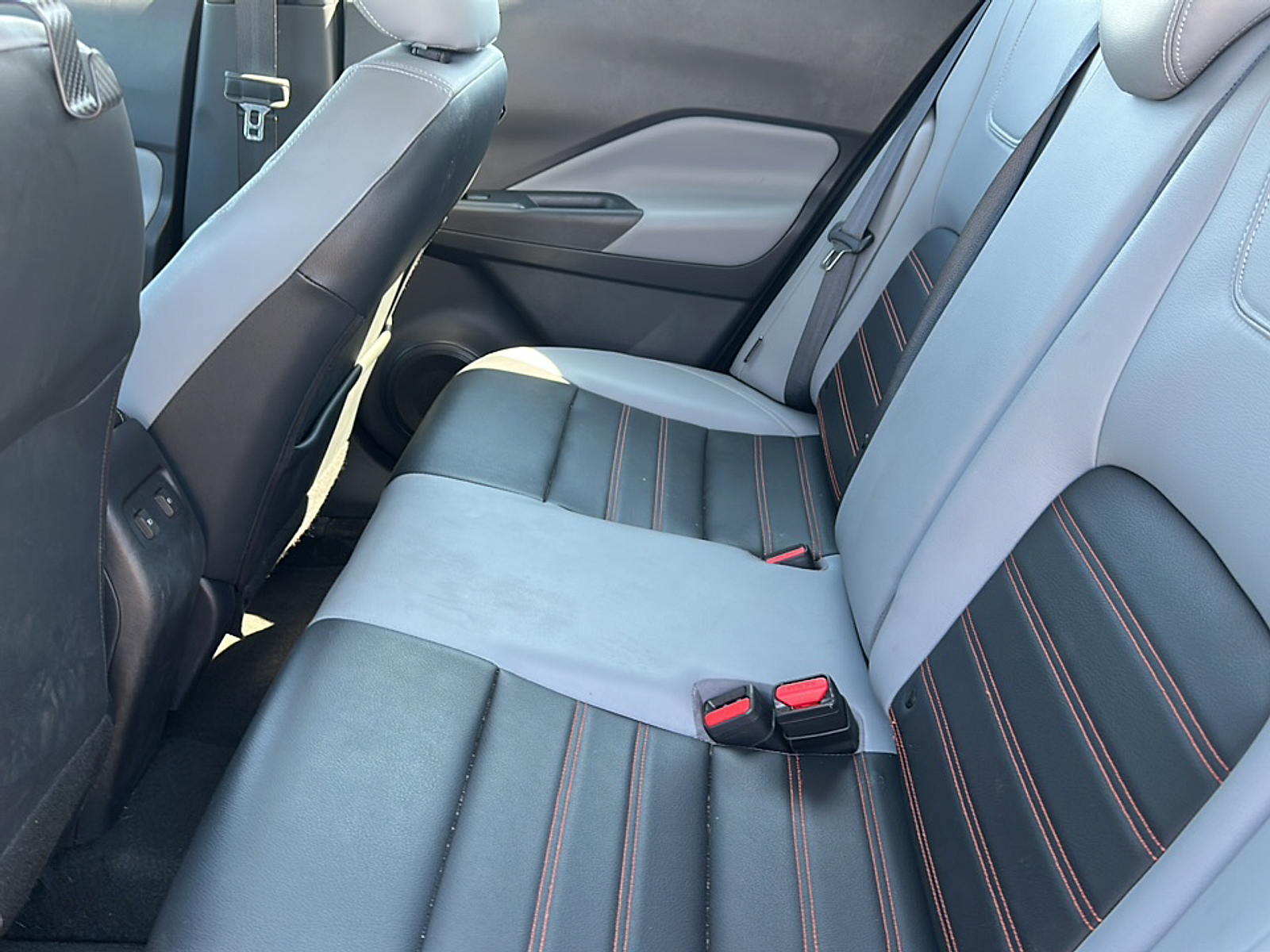 2024 Nissan Kicks SR photo 4