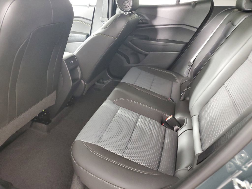 2025 Chevrolet Trax LT photo 11