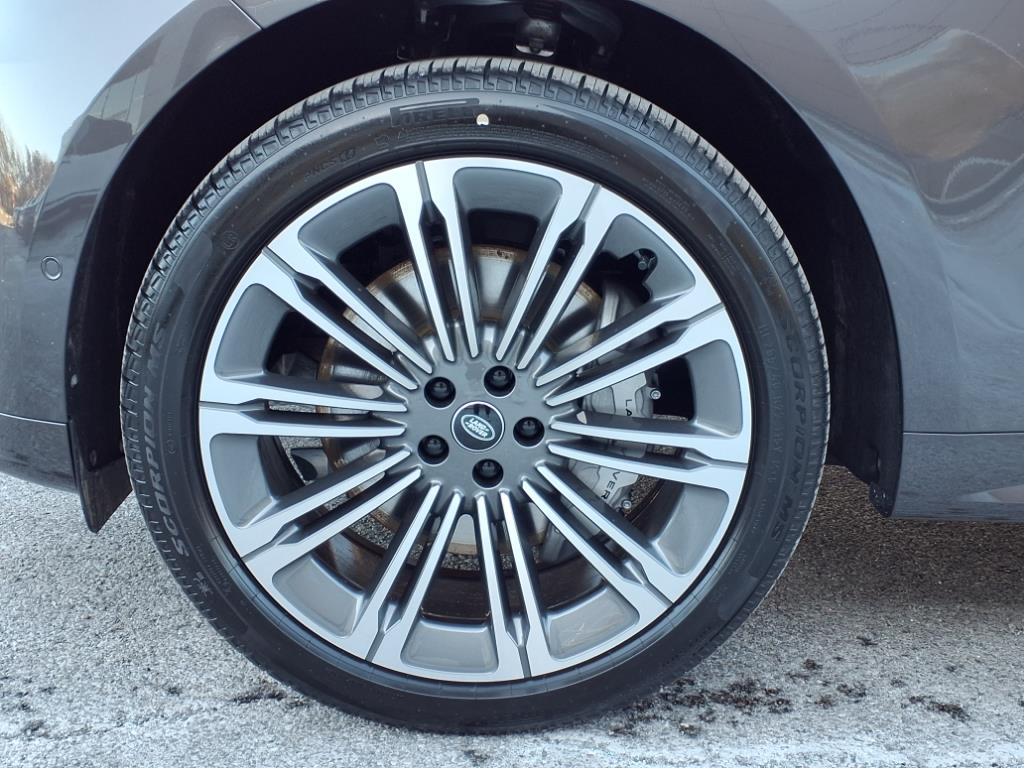 2025 Land Rover Range Rover Sport SE photo 9