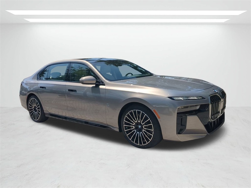 New 2025 Oxide Grey Metallic BMW 760i xDrive image 2