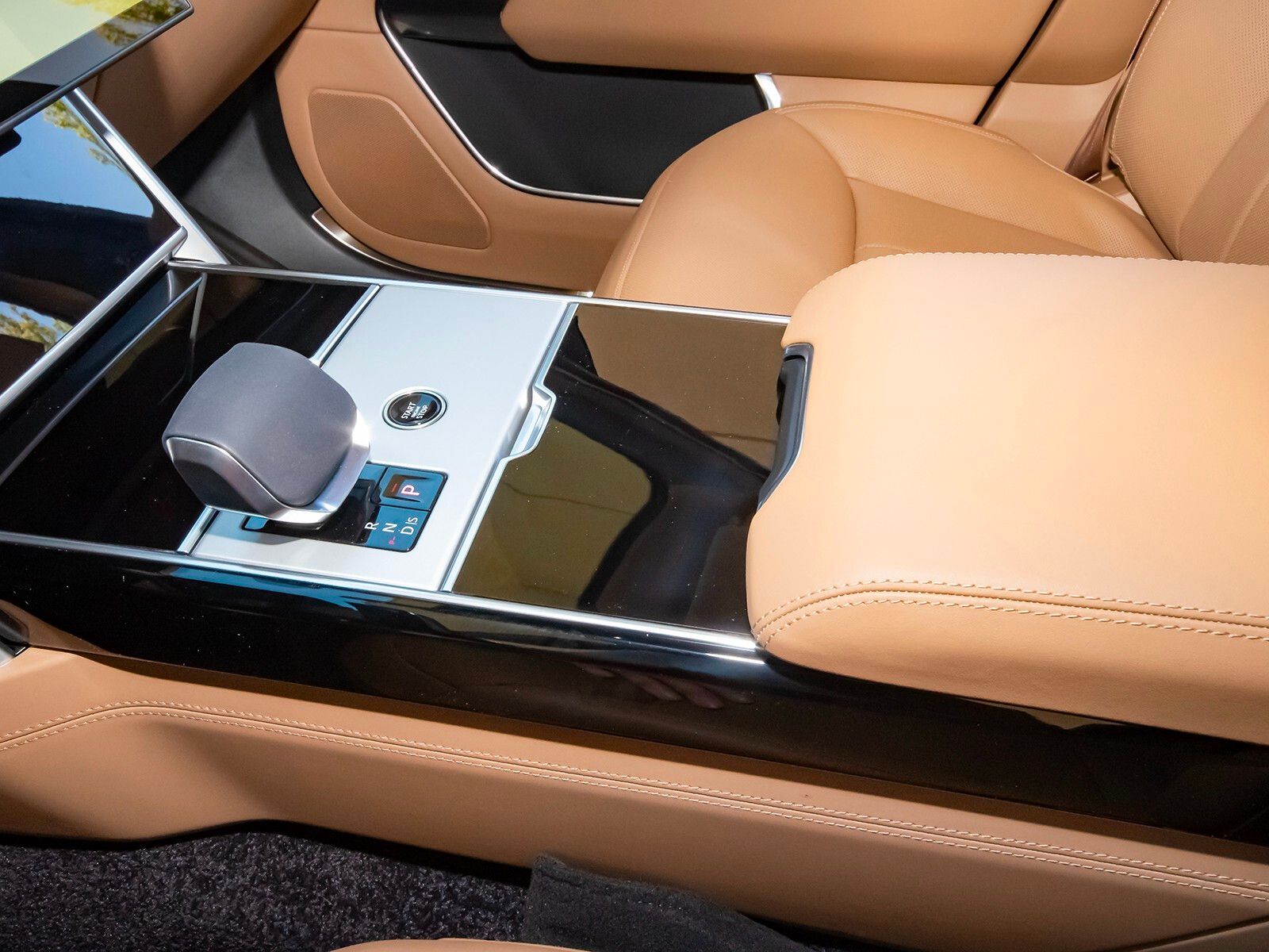 2025 Land Rover Range Rover SE photo 26