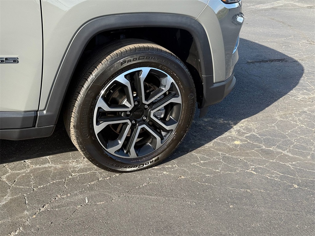 2022 Jeep Compass Limited photo 9