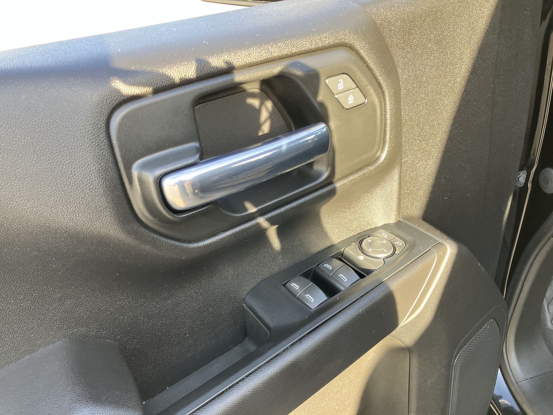 2023 Chevrolet Silverado 1500 Custom photo 13